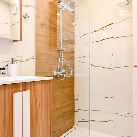 Armand De Azurro Lägenhet