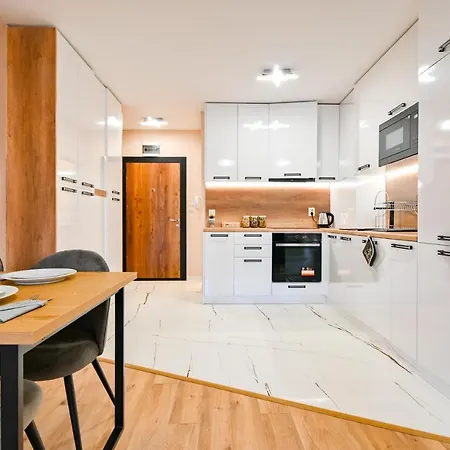 Armand De Azurro Apartamento *